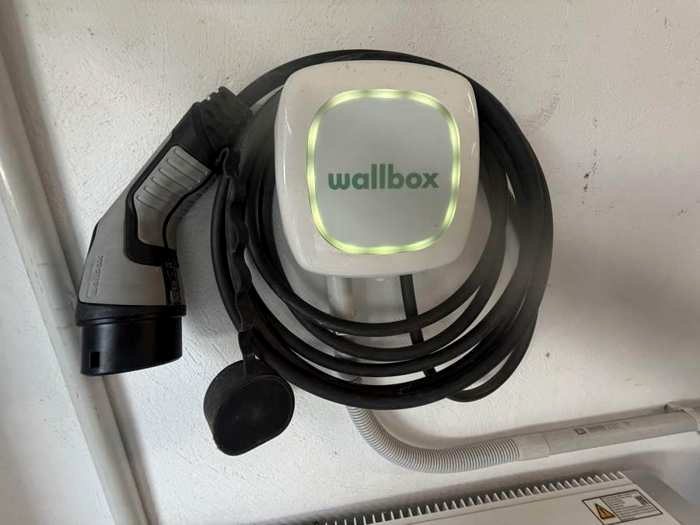 Cargador de vehículo eléctrico instalado por KSOLAR